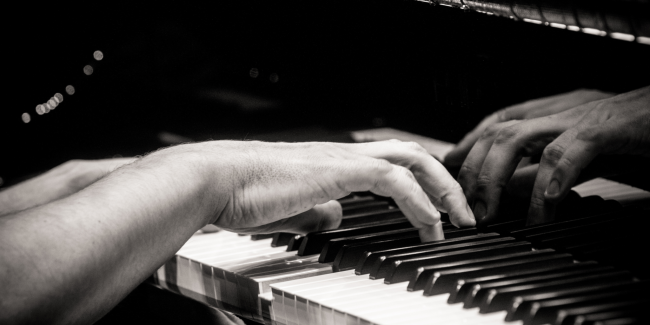 Piano hands Piano hands