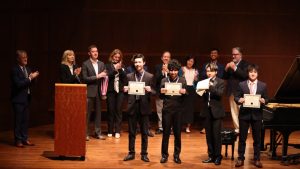 Spectators of the Sonare International Piano Competition 2026 may expect a similar scene of award winners (photo taken from the 2024 edition).